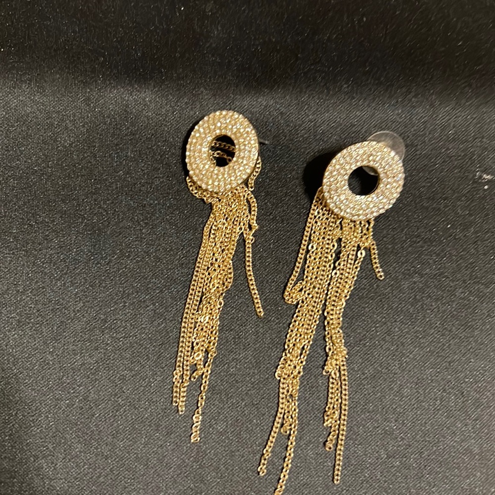 EARINGS gold toned chains with round design that is inlaid with sparkles!